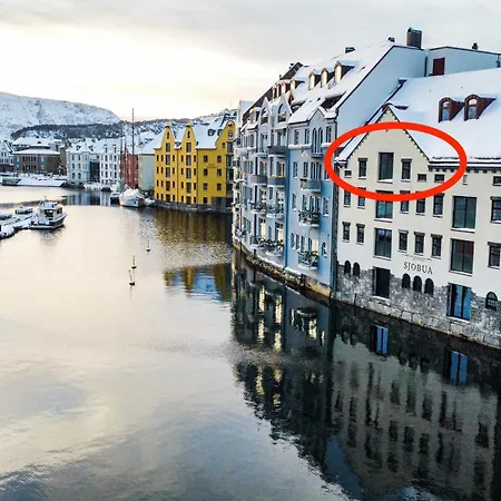 Marina Luxe - Two Bedrooms, High-End, Iconic Location & Private Parking Alesund Exterior photo