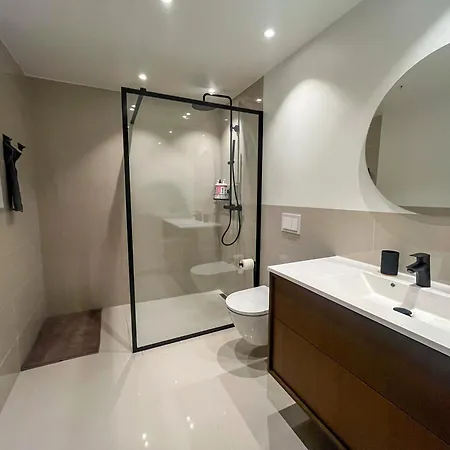 Marina Luxe - Two Bedrooms, High-End, Iconic Location & Private Parking Alesund Exterior photo