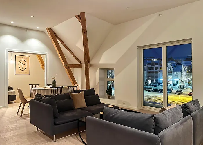 Marina Luxe - Two Bedrooms, High-End, Iconic Location & Private Parking