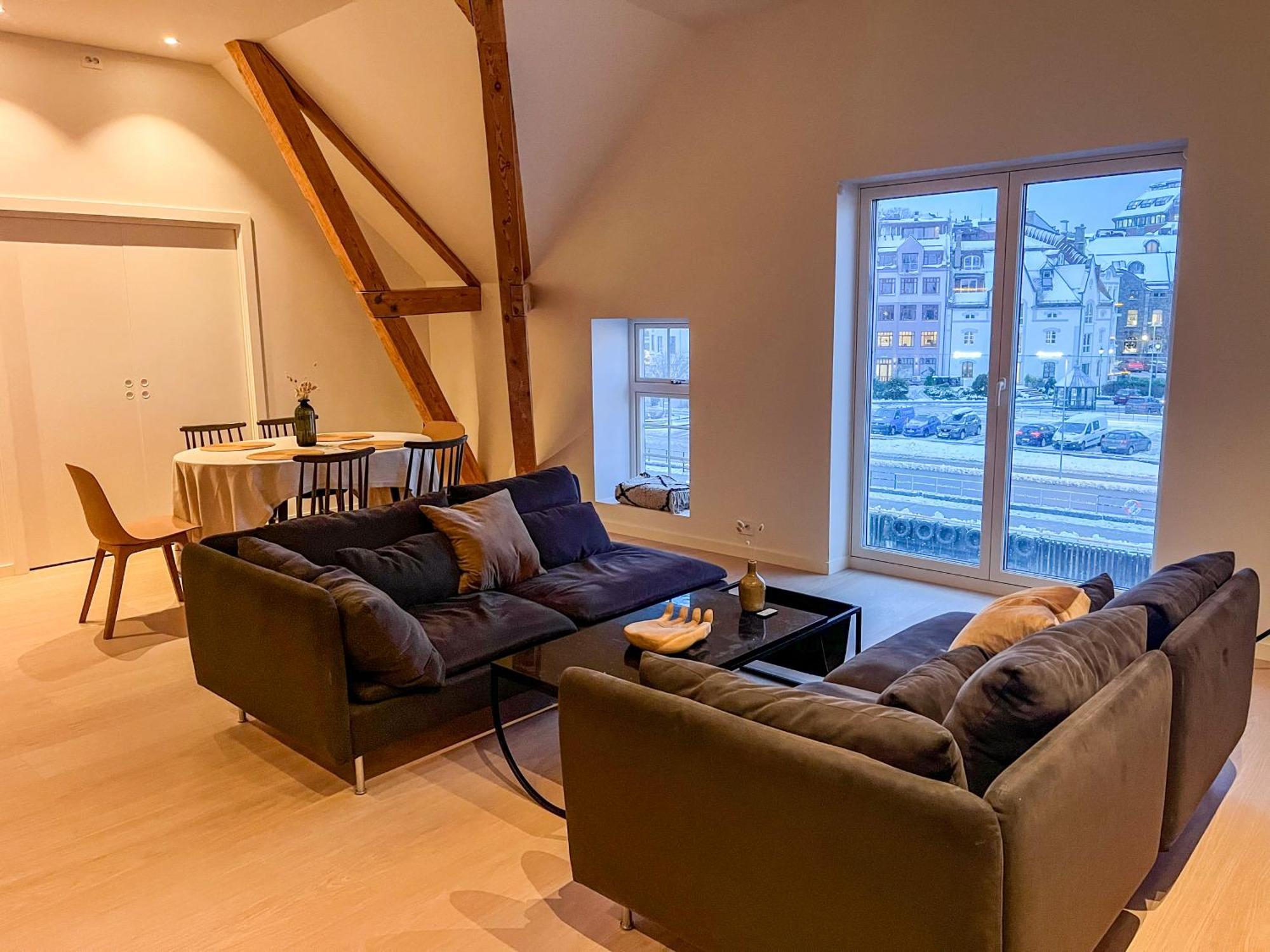 Marina Luxe - Two Bedrooms, High-end, Iconic Location & Private Parking