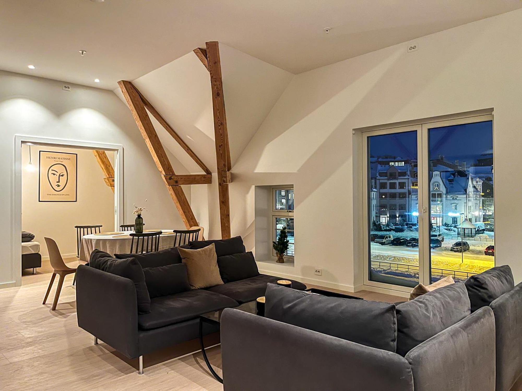 Marina Luxe - Two Bedrooms, High-end, Iconic Location & Private Parking