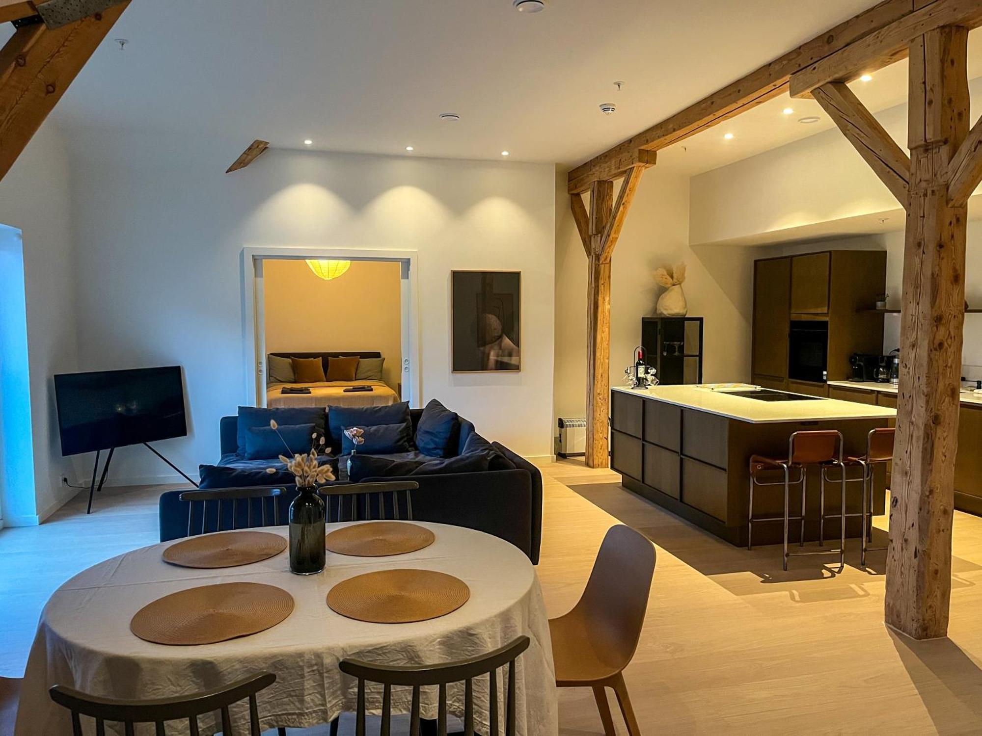 Marina Luxe - Two Bedrooms, High-end, Iconic Location & Private Parking * Alesund
