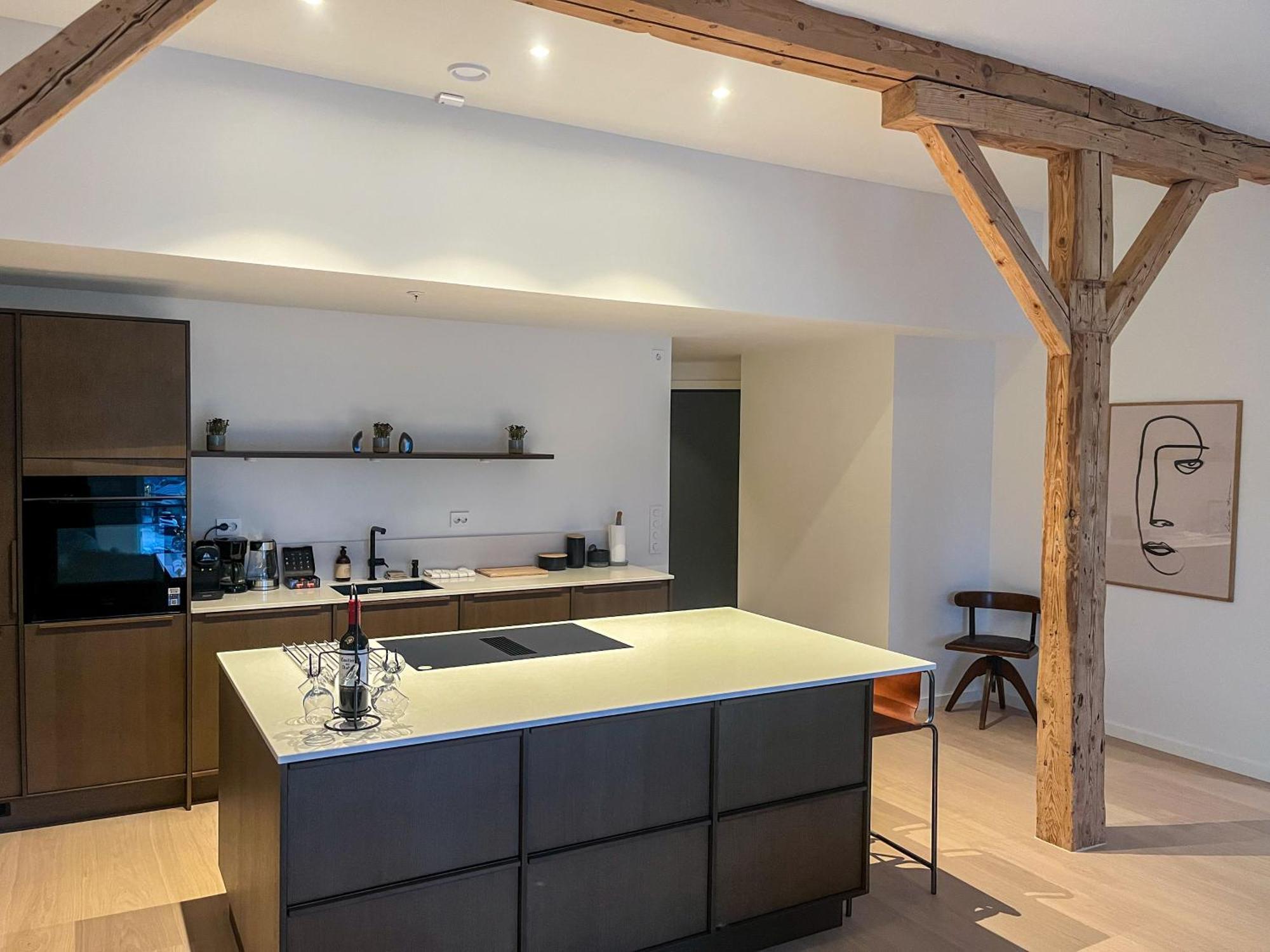 Marina Luxe - Two Bedrooms, High-end, Iconic Location & Private Parking Apartment *